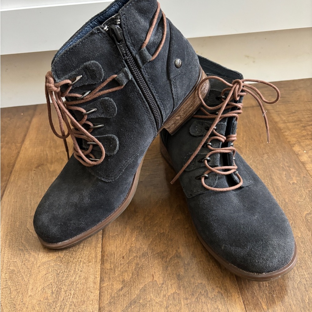 Women's Blue Suede Earth Boots
